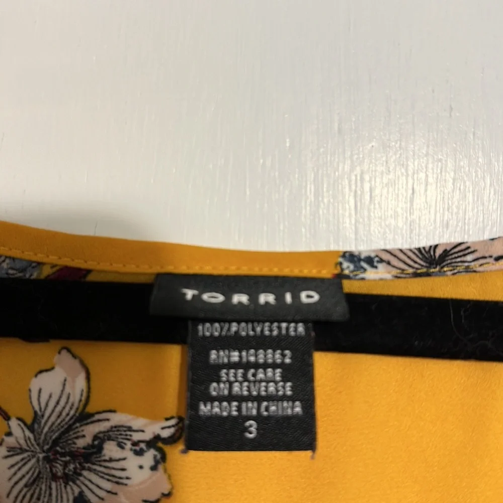Torrid Yellow Floral Top - Picture 3 of 5